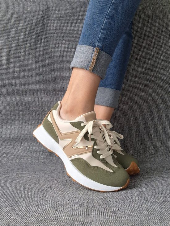 Chaussures baskets en tissu beige et kaki rehaussée par un motif taupe style sneakers