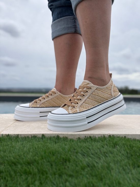 Chaussures baskets tissées beige doré semelle compensée style converse