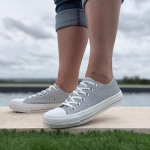 Chaussures baskets basses effet pailleté glitter argenté style converse