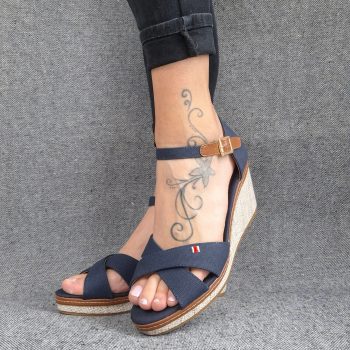 Chaussures sandales compensées tissu à lanières bleu marine semelle beige