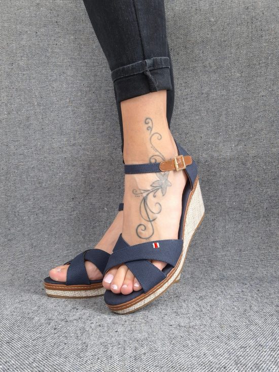Chaussures sandales compensées tissu à lanières bleu marine semelle beige