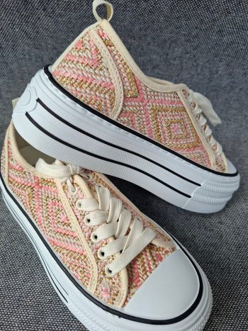 Chaussures baskets effet paille beige rose semelle compensée style converse – Image 13
