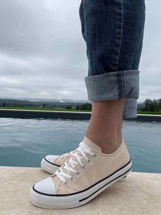 Chaussures baskets basses doré pailletées et blanc style converse