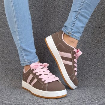 Chaussures baskets basses marrons avec bandes rose style campus