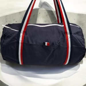 Sac polochon en tissu coton léger bleu marine détails rayés tricolores
