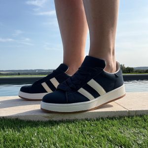 Chaussures baskets basses bleu marine blanc style campus