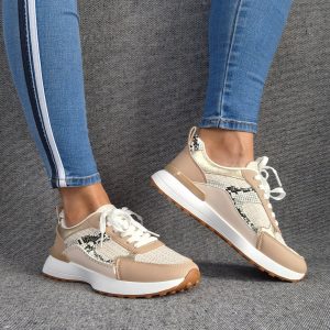 Chaussures baskets beige tissé à motifs serpent noirs et blanc style sneakers