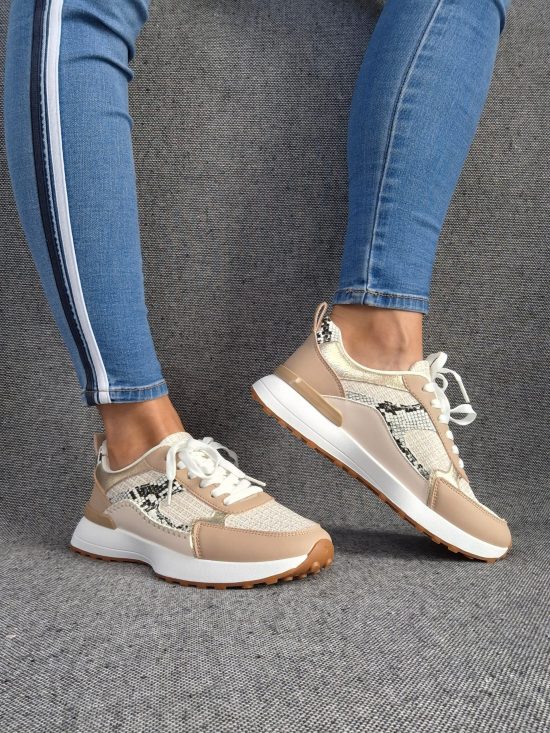 Chaussures baskets beige tissé à motifs serpent noirs et blanc style sneakers