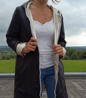 Laura Jo - Imperméable réversible long mi-saison garnissage ouate couleur noir / doré - Curvy – Image 9
