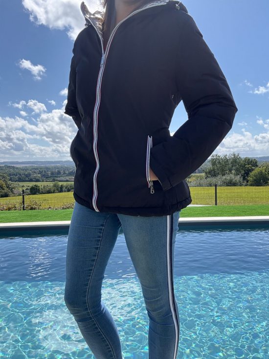 Melya Melody - Manteau court réversible et imperméable matelassé noir/doré - Curvy