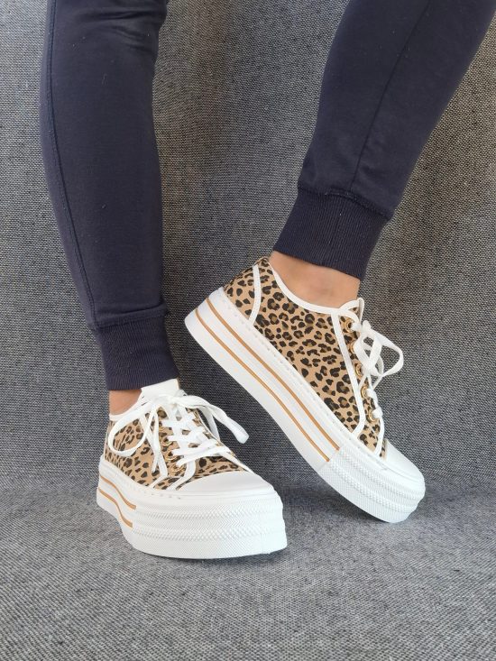 Chaussures baskets blanches à motif léopard semelle compensée style converse