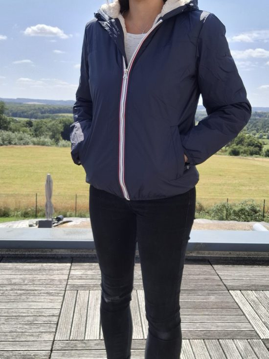 Laura Jo - Imperméable fourré court fausse fourrure bleu marine intérieur imitation sherpa beige