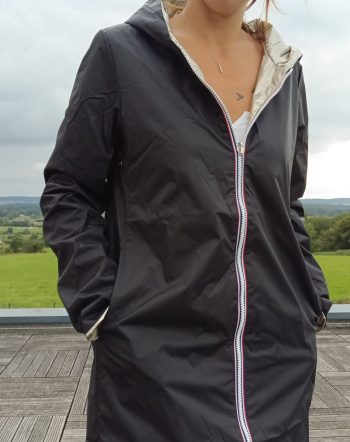 Laura Jo - Imperméable réversible long mi-saison garnissage ouate couleur noir / doré - Curvy – Image 2