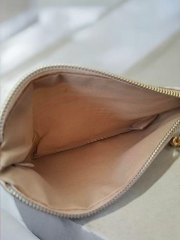 Pochette en tissu motif léopard camel “Karma” – Image 5