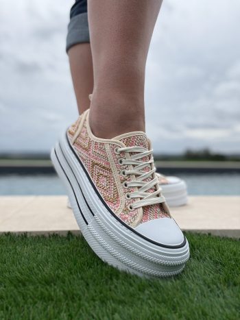 Chaussures baskets effet paille beige rose semelle compensée style converse – Image 4