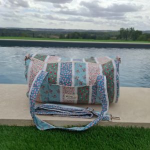 Sac polochon en tissu coton motifs patchwork à rayures florales bleu rose et vert