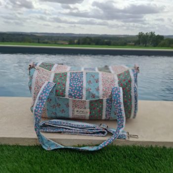 Sac polochon en tissu coton motifs patchwork à rayures florales bleu rose et vert