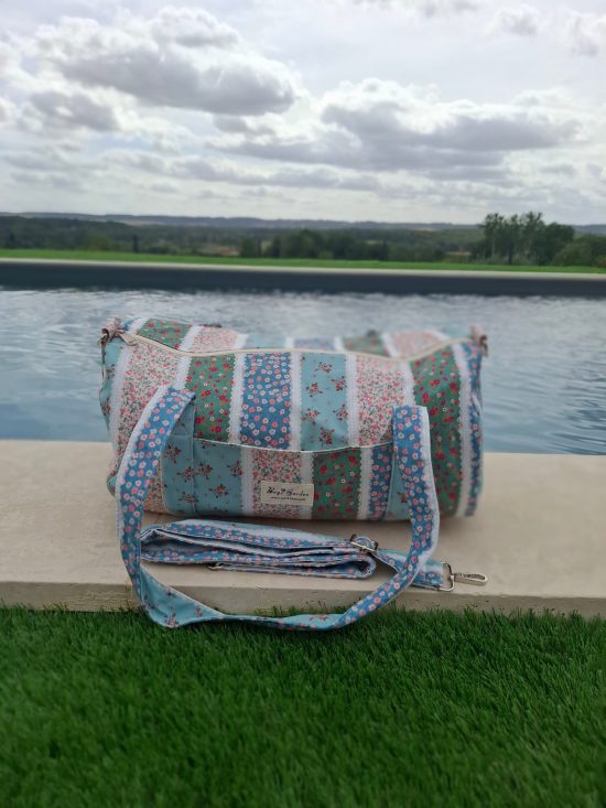 Sac polochon en tissu coton motifs patchwork à rayures florales bleu rose et vert