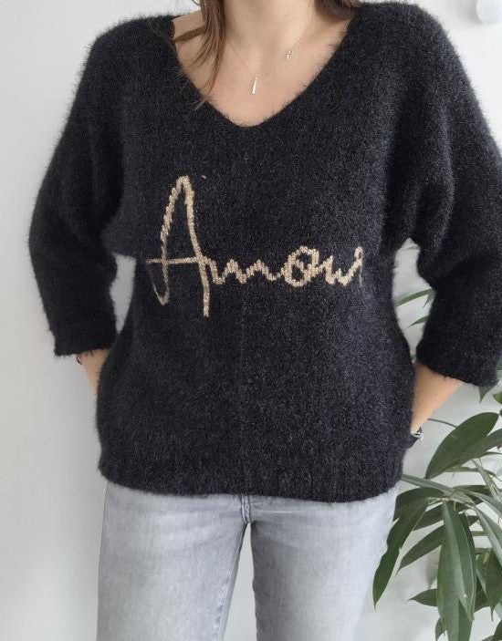 Pull en maille noir avec inscription beige "Amour" taille unique