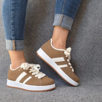Chaussures baskets basses kaki marron à bandes blanches style campus