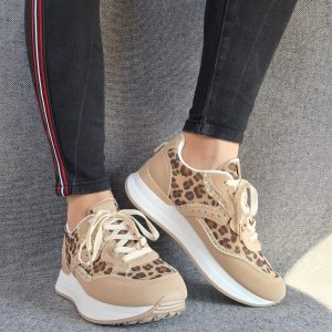 Chaussures baskets en tissu beige léopard avec une bande argentée pailletée style sneakers