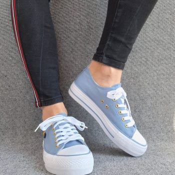Chaussures baskets basses en toile bleu denim avec inscription “Amor” style converse