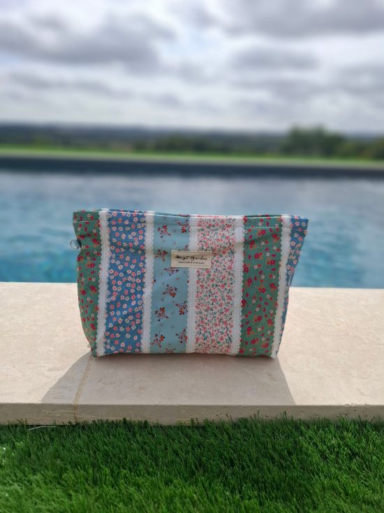 Trousse en tissu imperméabilisé motifs patchwork à rayures florales bleu rose et vert