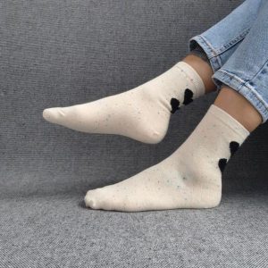 Paire de chaussettes blanches en coton à motif coeurs