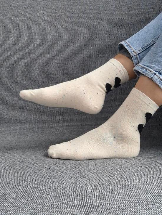 Paire de chaussettes blanches en coton à motif coeurs