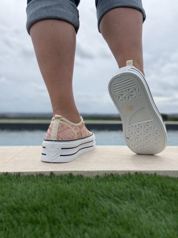 Chaussures baskets effet paille beige rose semelle compensée style converse – Image 8