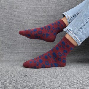 Paire de chaussettes rouge en coton à motif léopard bleu
