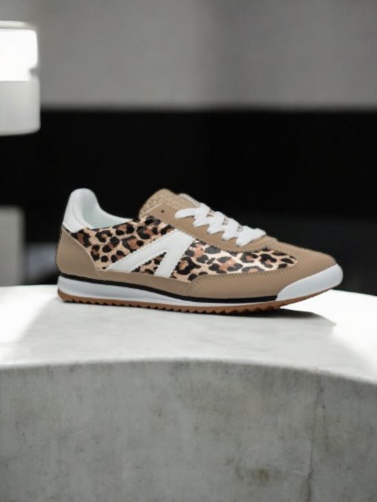 Chaussures baskets taupe et léopard avec motif blanc style sneakers