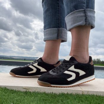 Nouveautés - Chaussures baskets en moumoute bouclettes noires et blanches avec motif en zigzag