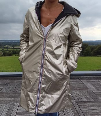 Laura Jo - Imperméable réversible long mi-saison garnissage ouate couleur noir / doré - Curvy – Image 11