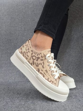 Chaussures baskets à motif léopard marron camel et blanc semelle compensée style converse – Image 3
