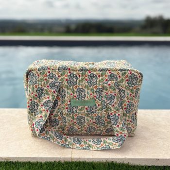 Sac week-end polochon en coton matelassé blanc liberty fleuri jaune et bleu