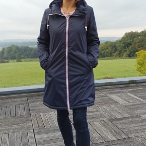 Laura Jo - Imperméable long doublé en fausse fourrure cordon tricolore couleur bleu marine