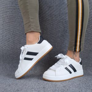 Chaussures baskets basses blanches à rayures noires style campus