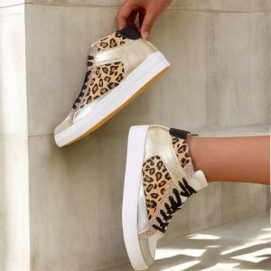 Chaussures baskets hautes type sneakers montantes léopard et doré