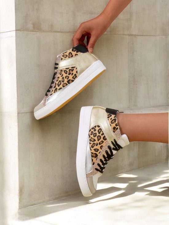 Chaussures baskets hautes type sneakers montantes léopard et doré