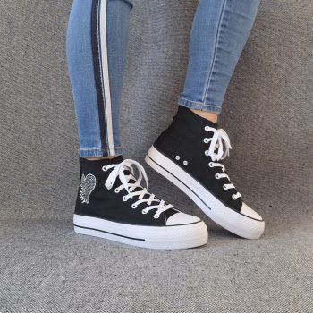Chaussures baskets hautes tissu inscription « amour » style converse