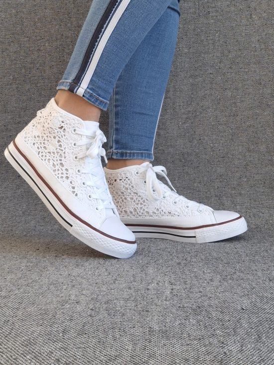 Chaussures baskets hautes à dentelle blanche en tissu style converse