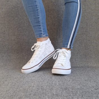 Chaussures baskets hautes à dentelle blanche en tissu style converse