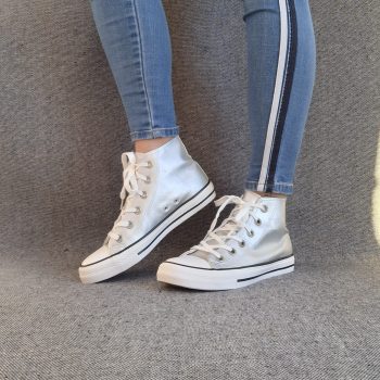 Chaussures baskets hautes argenté et blanc type converse