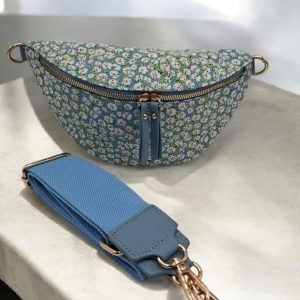 Sac banane en tissu coton liberty bleu motif fleuri blanc