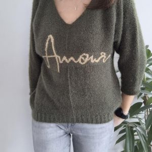 Pull en maille kaki avec inscription beige "Amour" taille unique
