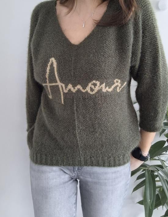 Pull en maille kaki avec inscription beige "Amour" taille unique