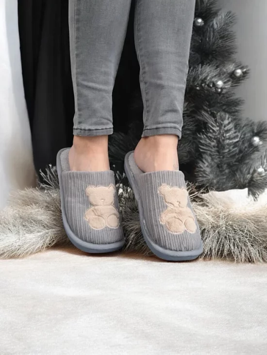 Chaussons fourrés gris en tissu avec motif ours beige