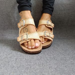 Chaussures sandales intérieur cuir beige camel à motifs style Birk