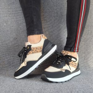 Chaussures baskets en tissu beige et noir avec un motif léopard style sneakers